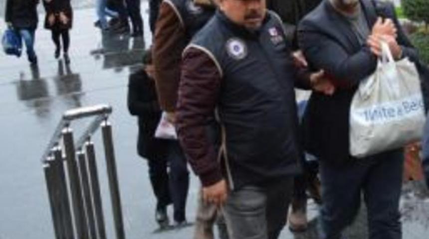 Bursa'da Avukat Levent Pişkin 'adli Kontrol' Şartıyla Mahkemeye Sevkedildi- Yeniden