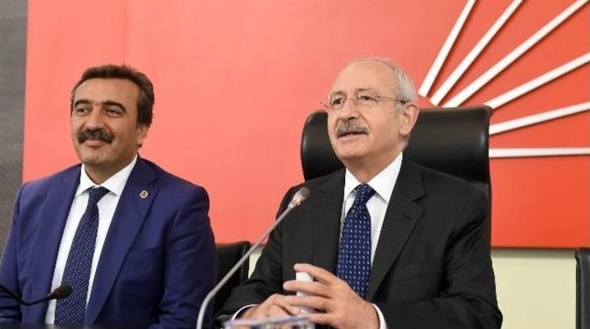Chp Genel Başkanı Kılı&ccedil;daroğlu, &Ccedil;ukurova Muhtarlarını Kabul Etti