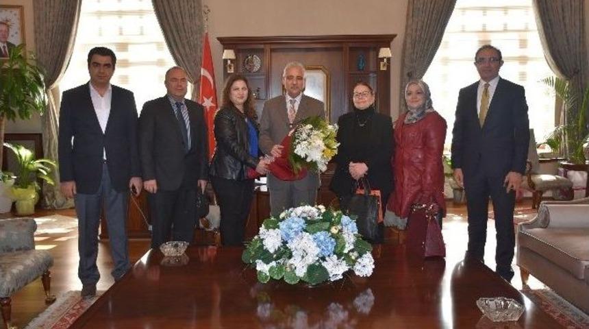 Vali G&uuml;ven&ccedil;er&rsquo;e Anlamlı Hediye