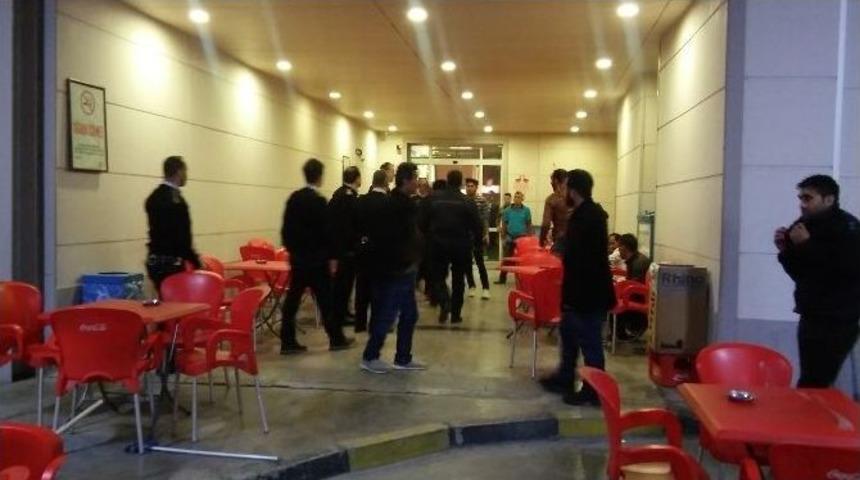 Hastane Kantininde İki Aile Birbirine Girdi: 1&rsquo;i Polis 8 Yaralı!