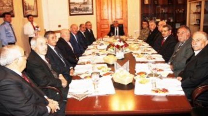 Vali Doğan, Kanaat &Ouml;nderleriyle Bir Araya Geldi