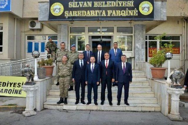 Diyarbakır Valisi Aksoy, Sur, Silvan Hani Il&ccedil;elerini Ziyaret Etti 3