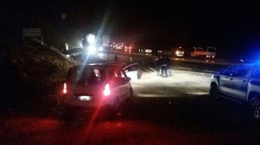 Sertavul Ge&ccedil;idi&rsquo;nde 3 Ara&ccedil; &Ccedil;apıştı: 4 Yaralı