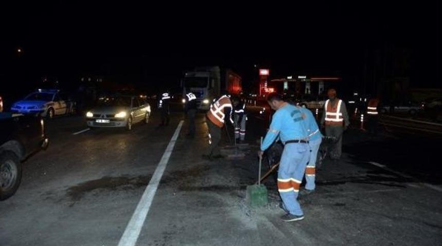 Kazadan D&ouml;nen Ambulans, Otomobille &Ccedil;arpıştı: 3 &Ouml;l&uuml; 7 Yaralı