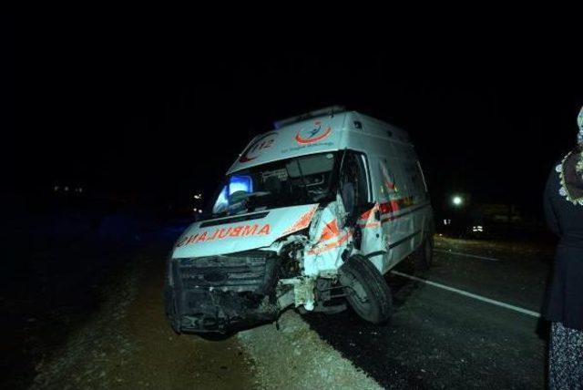 Kazadan Dönen Ambulans, Otomobille Çarpıştı: 3 Ölü 7 Yaralı