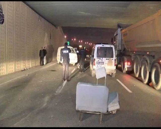 Küçükçekmece'de Trafik Kazası: 1 Ölü 3 Yaralı