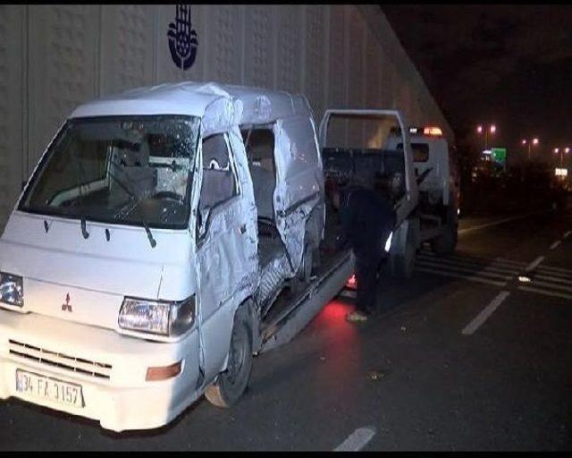 Küçükçekmece'de Trafik Kazası: 1 Ölü 3 Yaralı