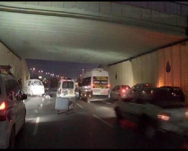 Küçükçekmece'de Trafik Kazası: 1 Ölü 3 Yaralı