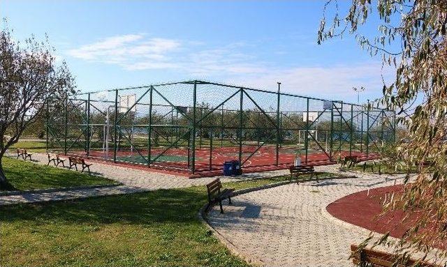 B&uuml;y&uuml;kşehirden G&ouml;me&ccedil; Sahiline Semt Sahası 3