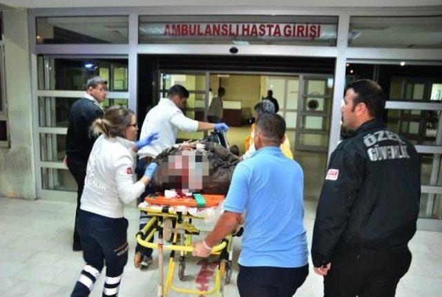 Motosikleti Devrilen Polis, Ağır Yaralandı