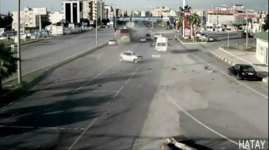 Freni Patlayan Yolcu Otob&uuml;s&uuml;n&uuml;n Dehşet Sa&ccedil;tığı Anlar Mobese&rsquo;ye Yansıdı