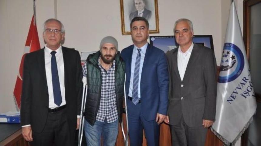 Nevvar Salih İşg&ouml;ren Vakfı'dan Demokrasi Gazisine Destek