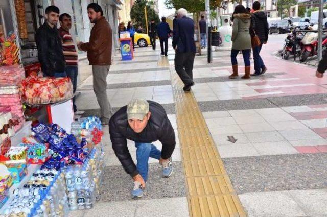 İki Elini Ayaklarının Yerine Koydu, Hayata Küsmedi