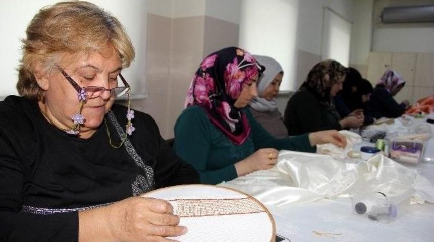 50 Yaşındaki Uyuşturucu Bağımlısının Hayatı Nakış Kursuyla Değişti