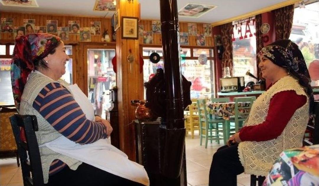 (&ouml;zel Haber) Tarihi Kaledeki Kafe Zamanda Yolculuğa &Ccedil;ıkartıyor