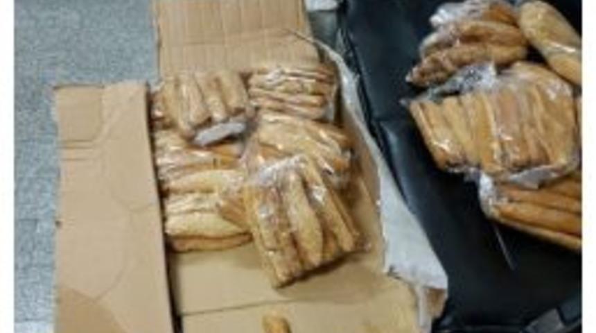 Simitlerin Arasında 171 Karton Ka&ccedil;ak Sigara Ele Ge&ccedil;irildi