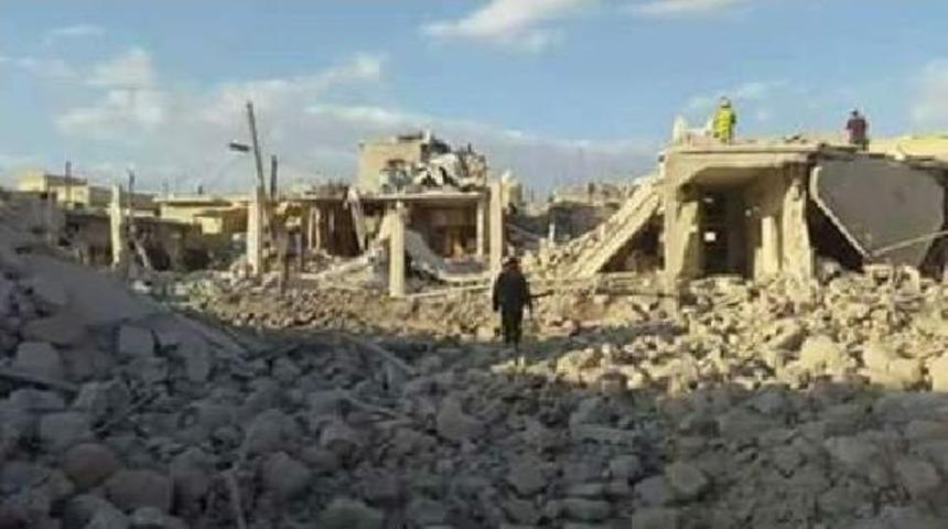 Suriye'de K&ouml;y Bombaladı: 20 Kişi &Ouml;l&uuml;, 35 Yaralı