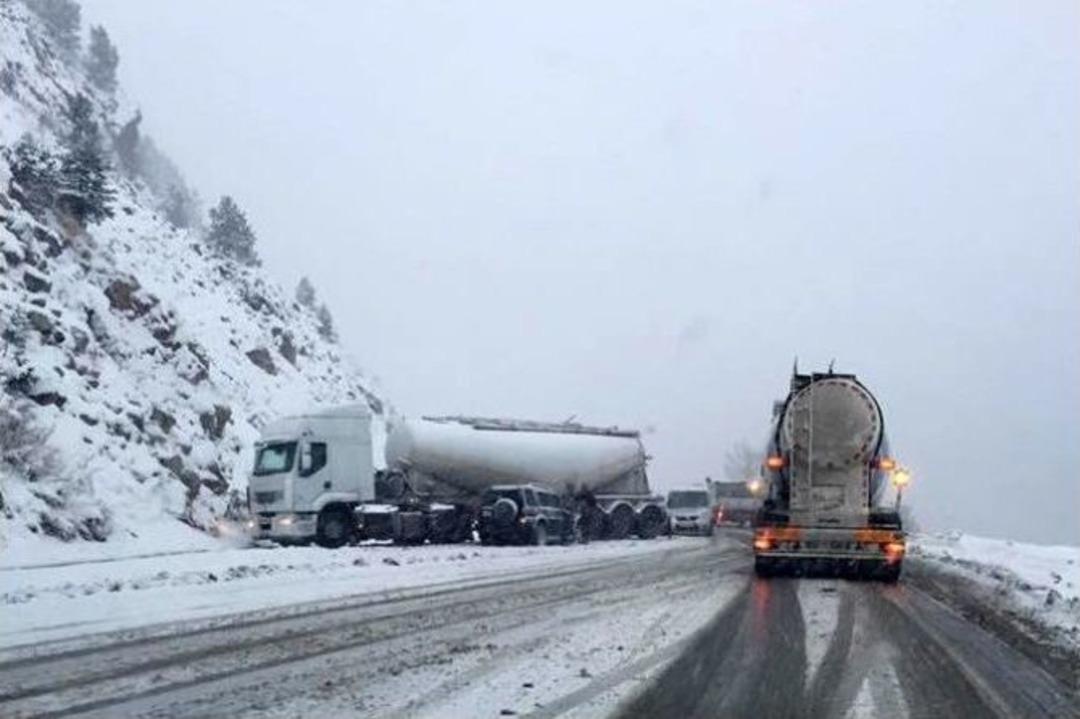 G&uuml;m&uuml;şhane&rsquo;de Kar Yağışı