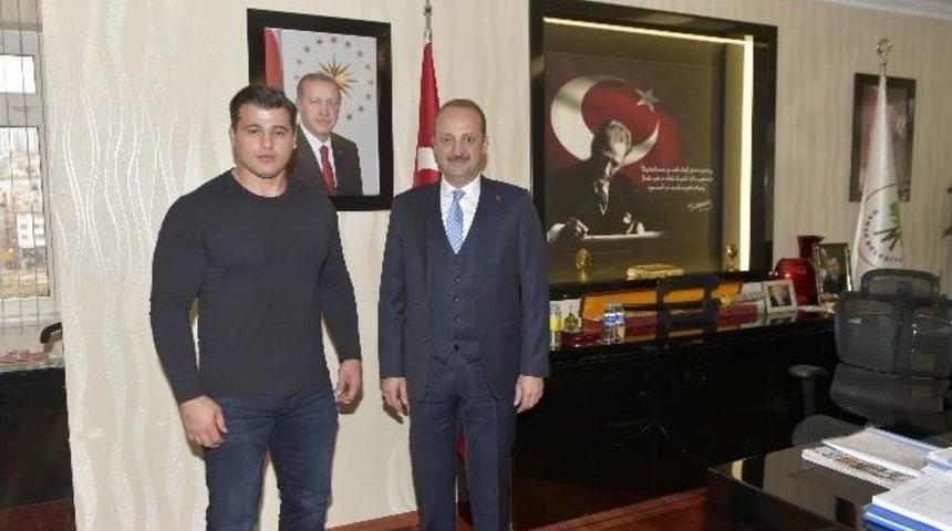 Olimpiyat Şampiyonu Milli Sporcudan Akg&uuml;l&rsquo;e Ziyaret