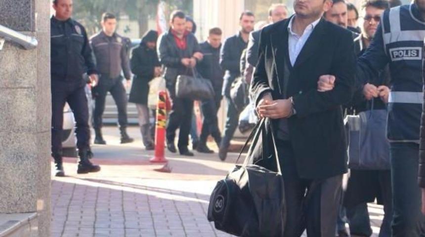 Kocaeli'nde 'bylock' Kullanan 16 &Ouml;ğretmen Adliyeye Sevk Edildi