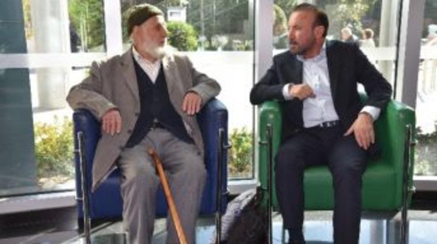 Başkan Doğan, Yaşlı Vatandaşla Yakından İlgilendi