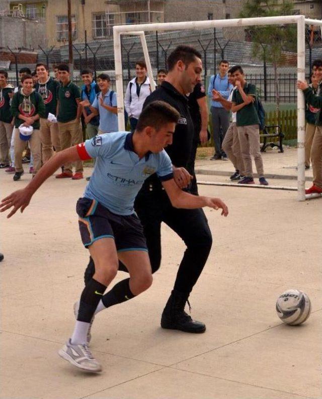 Pkk lıların Gösteri Yaptığı Mahallelere 500 Polisle Operasyon 1