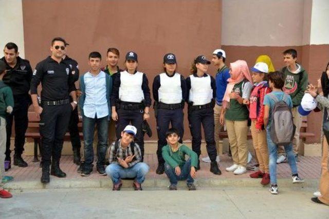 Pkk lıların Gösteri Yaptığı Mahallelere 500 Polisle Operasyon 2