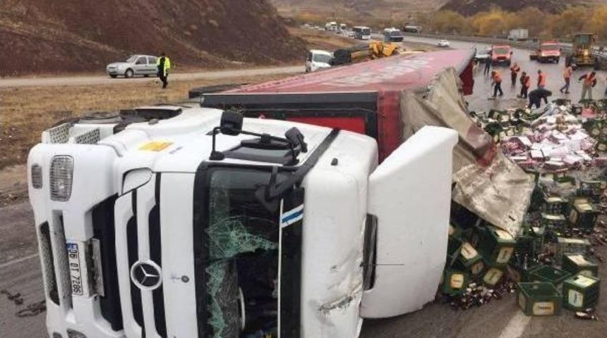 Devrilen Tır&rsquo;In Dorsesindeki Binlerce I&ccedil;kişişesi Yola Sa&ccedil;ıldı