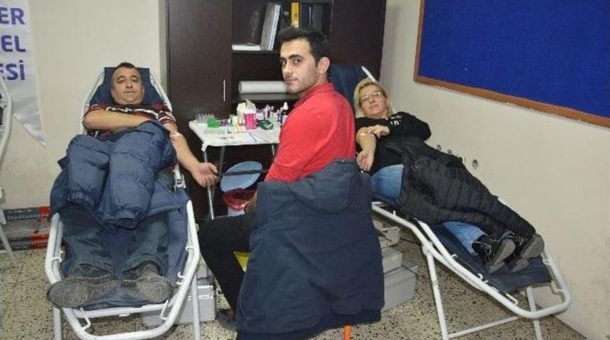 &Ouml;nder Lisesi Bir G&uuml;nl&uuml;ğ&uuml;ne Kızılay Oldu