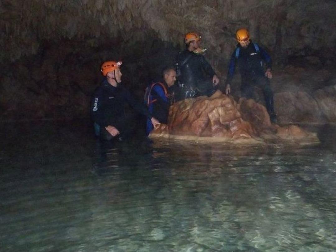 Mağarada Nefes Kesen Ge&ccedil;iş...halatlarla İndiler, Y&uuml;zerek Ge&ccedil;tiler...(&ouml;zel Habekr)
