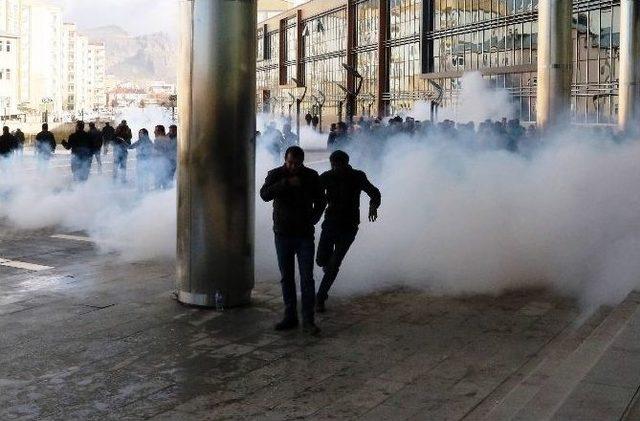 Bekir Kaya’nın Gözaltına Alınması Protesto Eden Belediye Çalışanlarına Müdahale