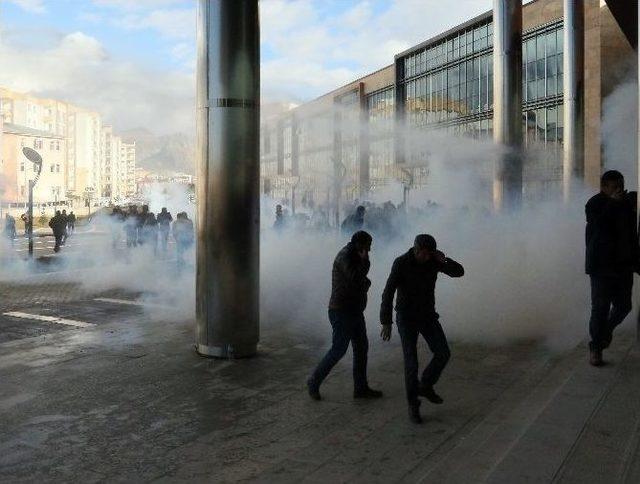 Bekir Kaya’nın Gözaltına Alınması Protesto Eden Belediye Çalışanlarına Müdahale