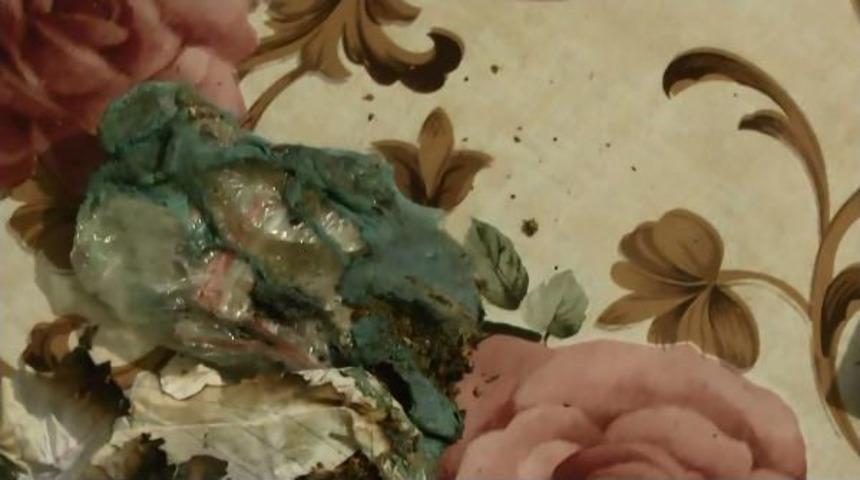 Polisi G&ouml;r&uuml;nce Uyuşturucuyu Sobada Yakmak Istedi