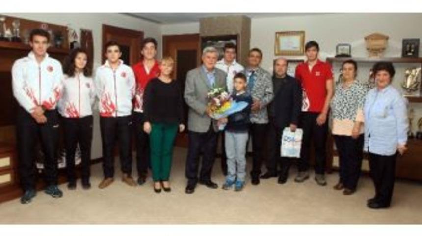 Başkan Karaosmanoğlu, K&uuml;rek Kul&uuml;b&uuml; Heyetini Ağırladı