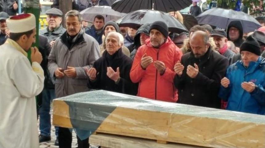 Sanat&ccedil;ı Kadir İnanır&rsquo;ın Acı G&uuml;n&uuml;