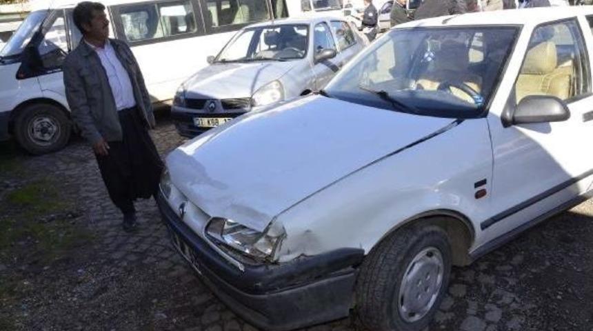 Yolcu Minib&uuml;s&uuml; Iki Araca &Ccedil;arpıp Işyerine Girdi