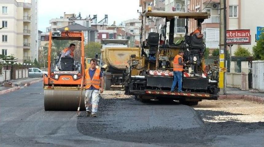 Muratpaşa Belediyesi Asfalt Yenileme &Ccedil;alışmalarına Devam Ediyor