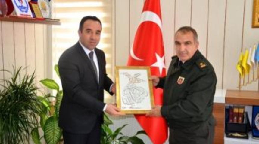 Tugay Komutanı Ko&ccedil;&rsquo;tan İl M&uuml;d&uuml;r&uuml; Yıldız&rsquo;a Ziyaret