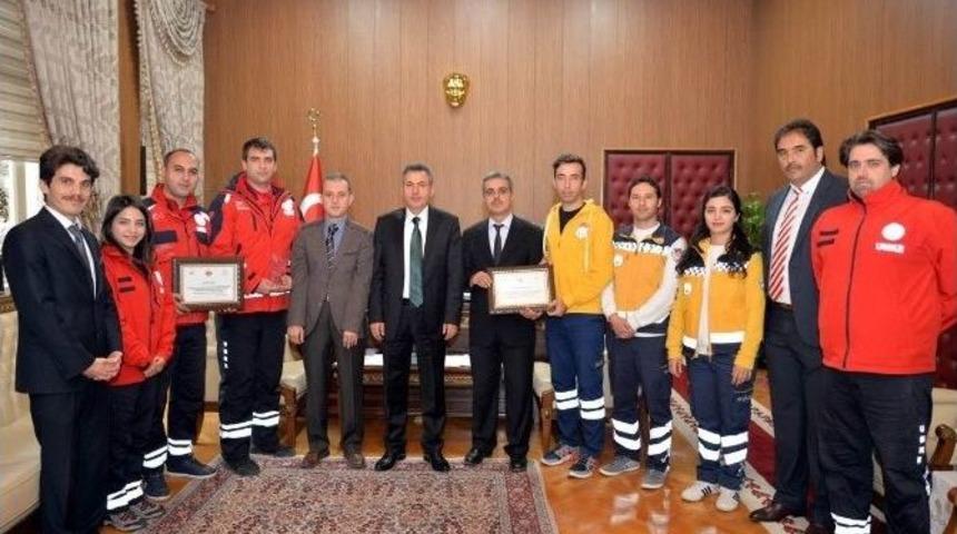 Vali Elban&rsquo;a Uluslararası Sağlık Olimpiyatları&rsquo;nda Dereceye Giren Umke Ve 112&rsquo;den Ziyaret