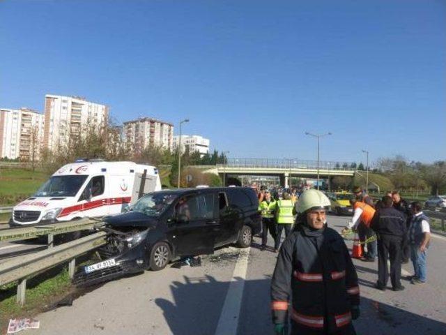 Bariyer Minib&uuml;se Ok Gibi Saplandı; 1 &Ouml;l&uuml; 5 Yaralı (1) 1