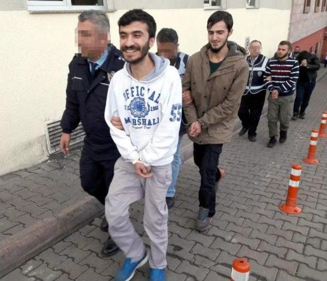 Kayseri'de Deaş Şüphelisi 12 Kişi Adliyede