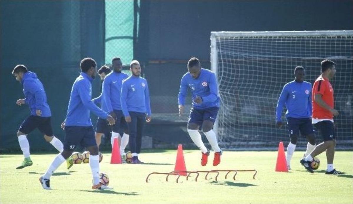 Antalyaspor, Trabzonspor Ma&ccedil;ının Hazırlıklarını S&uuml;rd&uuml;r&uuml;yor