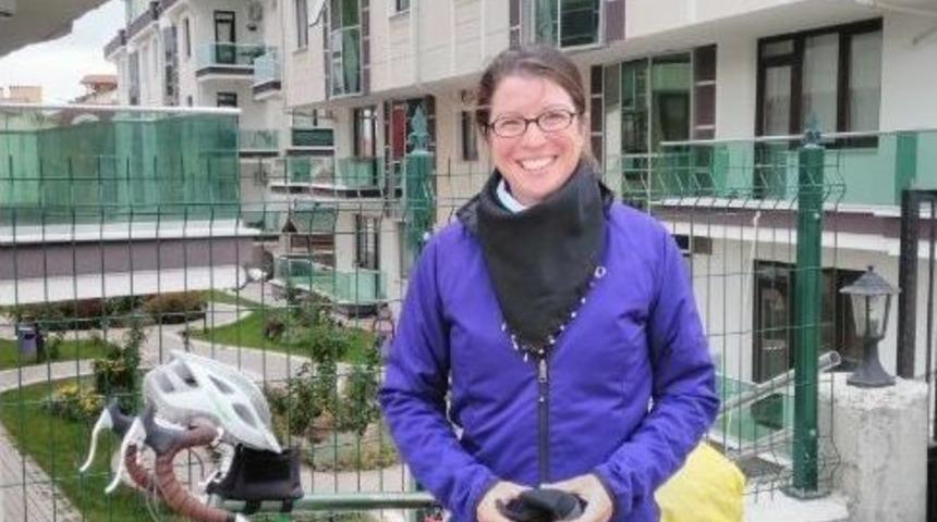 İngiliz Kadın Bisikletiyle D&uuml;nya Turunda