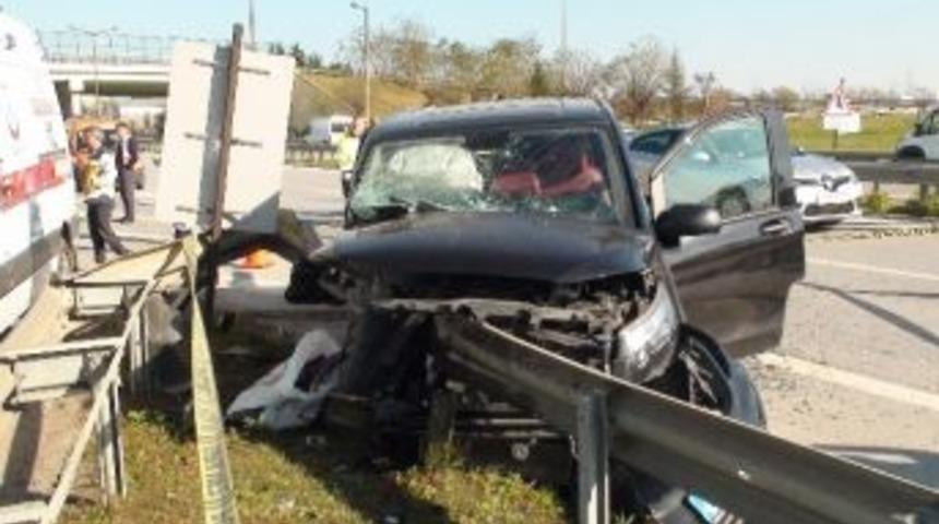 Bariyerlere Ok Gibi Saplandı: 1 &Ouml;l&uuml;, 5 Yaralı