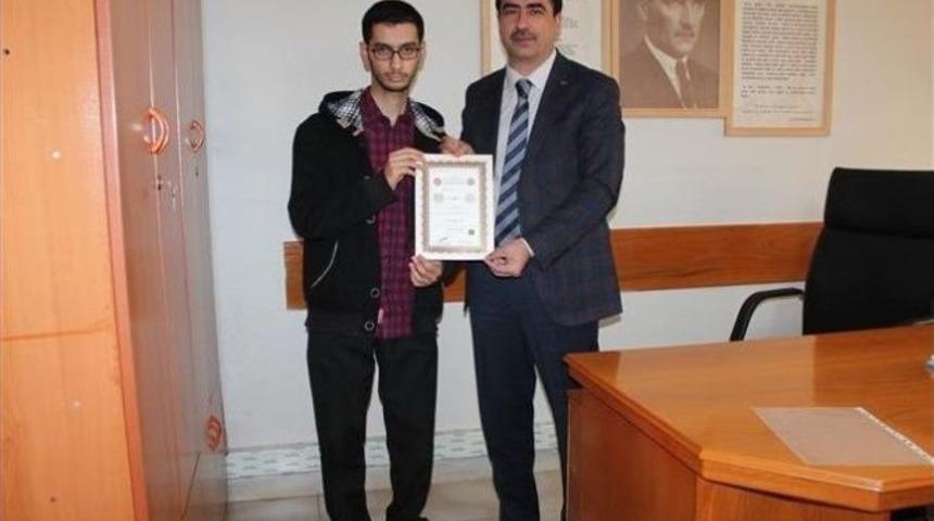 Yeni Hafızlara Belgeleri Verildi