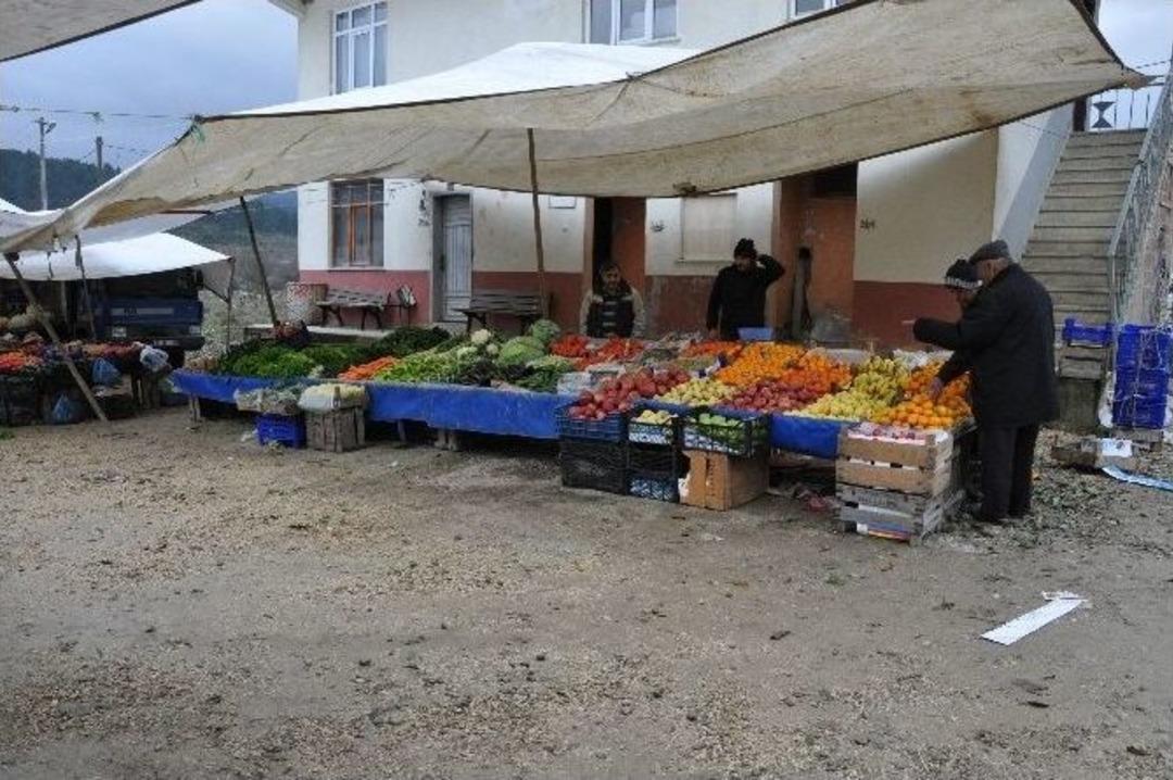 Pınarbaşı Pazaryeri Esnafı &Ccedil;amurdan Şikayet&ccedil;i