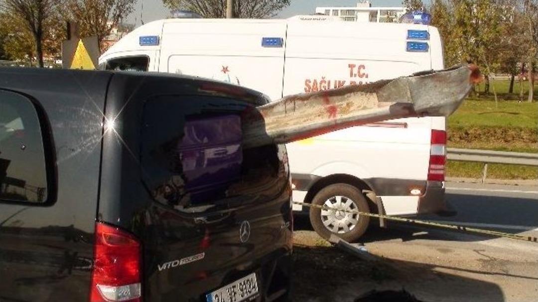 Bariyerler Ok Gibi Saplandı: 1 &Ouml;l&uuml;, 5 Yaralı