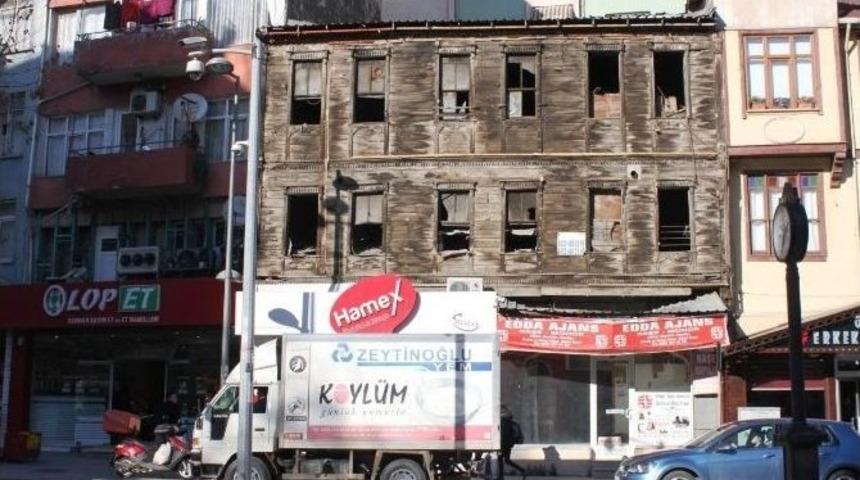 Tarihi Yapıya Neşter