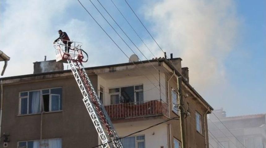 Niğde&rsquo;de Meydana Gelen &Ccedil;atı Yangını Korkuttu