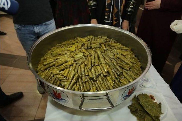 Kağıthane’de "en Çok Kadınla Yaprak Dolma Sarma” Rekoru Kırıldı G3